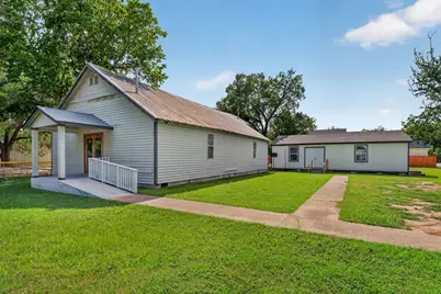 407 Wilkes Street, Smithville, TX 78957 - Photo 3