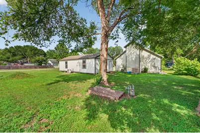 407 Wilkes Street, Smithville, TX 78957 - Photo 13