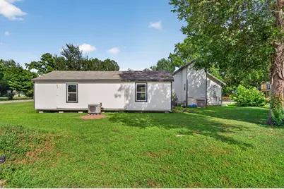 407 Wilkes Street, Smithville, TX 78957 - Photo 9