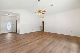 244 Woodway Dr, Elgin, TX 78621 - Photo 9