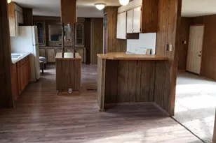 301 S Johnson Ave, Thorndale, TX 76577 - Photo 9