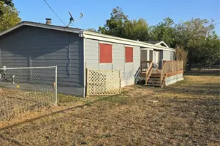 301 S Johnson Ave, Thorndale, TX 76577 - Photo 5