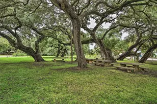 282 Park Ave, Staples, TX 78670 - Photo 27