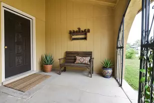 1011 S Brownleaf St, San Antonio, TX 78227 - Photo 5