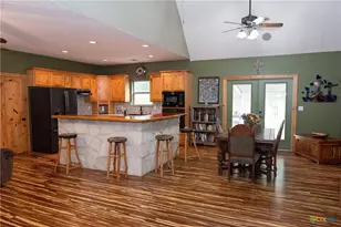 211 Cambridge Dr, New Braunfels, TX 78132 - Photo 3