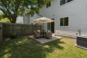 512 Eberhart Ln, Austin, TX 78745 - Photo 17