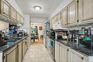16602 Martins Ferry St, San Antonio, TX 78247 - Photo 11