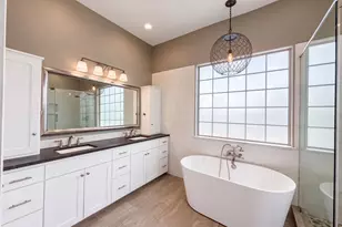 302 Saddletree Ln, Dripping Springs, TX 78620 - Photo 15