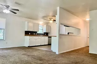 302 Harris St, Smithville, TX 78957 - Photo 3