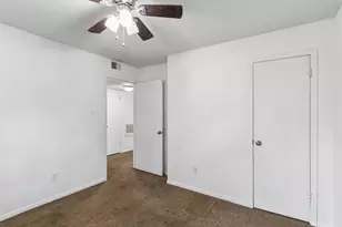 302 Harris St, Smithville, TX 78957 - Photo 17
