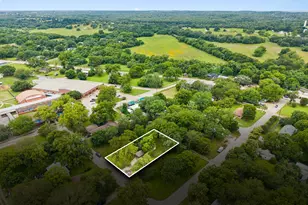 302 Harris St, Smithville, TX 78957 - Photo 27