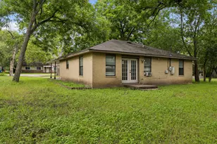 302 Harris St, Smithville, TX 78957 - Photo 25