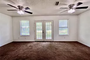 302 Harris St, Smithville, TX 78957 - Photo 29