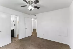 302 Harris St, Smithville, TX 78957 - Photo 21
