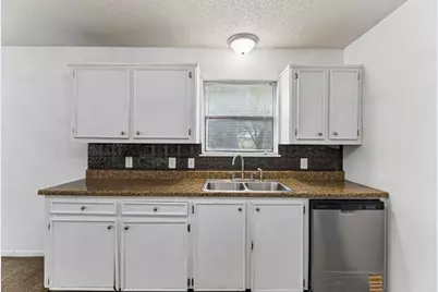 302 Harris Street, Smithville, TX 78957 - Photo 7