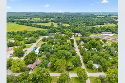 302 Harris Street, Smithville, TX 78957 - Photo 25