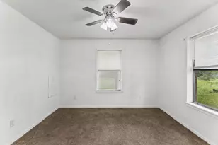 302 Harris St, Smithville, TX 78957 - Photo 13