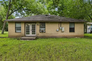 302 Harris St, Smithville, TX 78957 - Photo 27