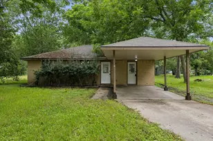 302 Harris St, Smithville, TX 78957 - Photo 13