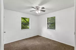 302 Harris St, Smithville, TX 78957 - Photo 15