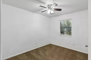 302 Harris St, Smithville, TX 78957 - Photo 13
