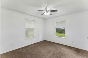 302 Harris St, Smithville, TX 78957 - Photo 19
