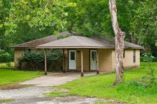 302 Harris St, Smithville, TX 78957 - Photo 33