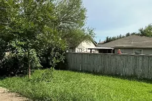 13105 Lofton Cliff Dr, Del Valle, TX 78617 - Photo 15