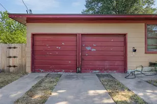 312 S Wilson Ave, Giddings, TX 78942 - Photo 19