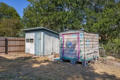 312 S Wilson Avenue, Giddings, TX 78942 - Photo 25