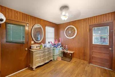 312 S Wilson Avenue, Giddings, TX 78942 - Photo 9