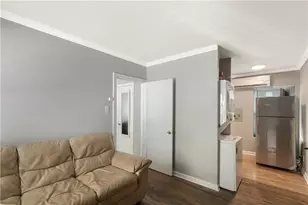 204 E 30th St, Austin, TX 78705 - Photo 3