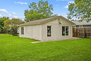 875 E Brenham St, Giddings, TX 78942 - Photo 19