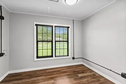 875 E Brenham Street, Giddings, TX 78942 - Photo 9