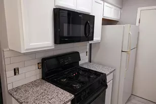 2005 Iroquois Ln, Austin, TX 78741 - Photo 9