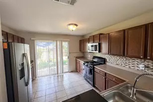 12512 La Paz Ln, Del Valle, TX 78617 - Photo 9
