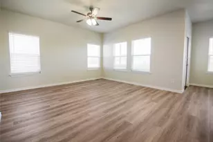 511 Whirlaway Dr, Jarrell, TX 76537 - Photo 5