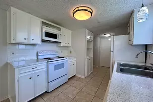 8800 Clearbrook Trail, Austin, TX 78729 - Photo 5