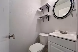 8800 Clearbrook Trail, Austin, TX 78729 - Photo 9