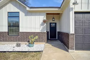 338 W Keanahalululu Ln, Bastrop, TX 78602 - Photo 3