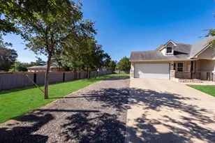 263 Indian Oak Dr, Bastrop, TX 78602 - Photo 5