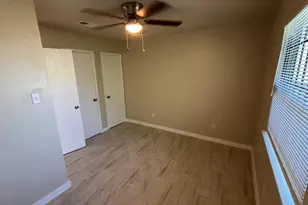 4609 E 12th St, Austin, TX 78721 - Photo 9