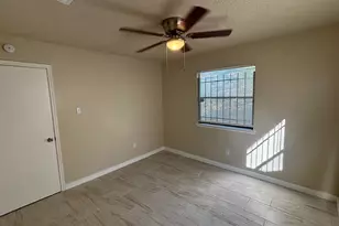 4609 E 12th St, Austin, TX 78721 - Photo 13