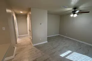 4609 E 12th St, Austin, TX 78721 - Photo 7