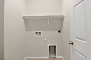 137 Miracle Dr, Jarrell, TX 76537 - Photo 13