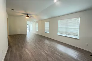 128 Riverhill Dr, Georgetown, TX 78628 - Photo 7