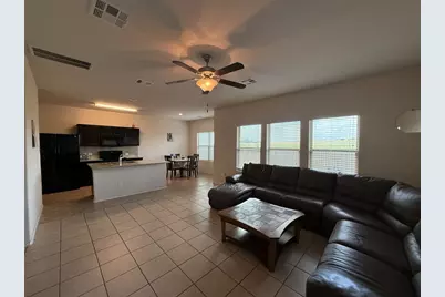 352 Circle Way #37E, Jarrell, TX 76537 - Photo 3