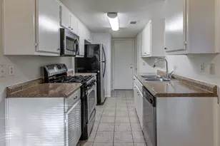 300 Villa Oaks Cir, Austin, TX 78745 - Photo 7