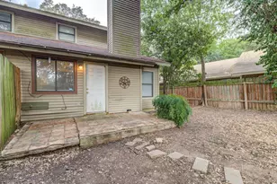 300 Villa Oaks Cir, Austin, TX 78745 - Photo 11
