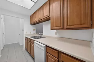 806 W 24th St, Austin, TX 78705 - Photo 11